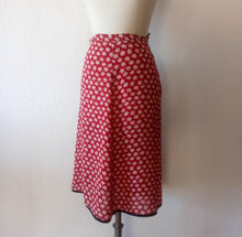 Load image into Gallery viewer, 1940s - Beautiful Red Floral Rayon Crepe 2pc Suit - W31 (80cm)