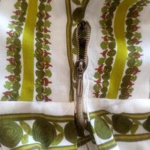 Charger l'image dans la galerie, 1950s - Gorgeous Green Floral Rayon Dress - W29 (74cm)