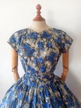 Charger l'image dans la galerie, 1950s 1960s - Gorgeous Blue Poppies Soft Satin Dress - W32 (82cm)