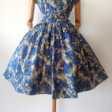 Charger l'image dans la galerie, 1950s 1960s - Gorgeous Blue Poppies Soft Satin Dress - W32 (82cm)