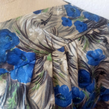 Charger l'image dans la galerie, 1950s 1960s - Gorgeous Blue Poppies Soft Satin Dress - W32 (82cm)