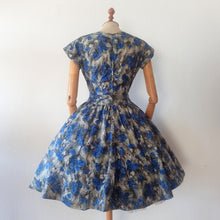 Charger l'image dans la galerie, 1950s 1960s - Gorgeous Blue Poppies Soft Satin Dress - W32 (82cm)