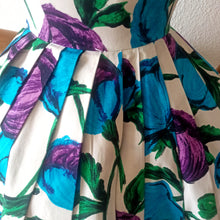 Charger l'image dans la galerie, 1950s - Spectacular Floral Print Cotton Dress - W25 (64cm)
