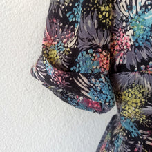 Cargar imagen en el visor de la galería, 1940s - Stunning Abstract Floral Cold Rayon Silk Dress - W29 (74cm)