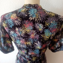 Cargar imagen en el visor de la galería, 1940s - Stunning Abstract Floral Cold Rayon Silk Dress - W29 (74cm)
