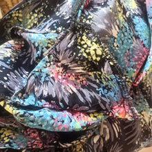 Cargar imagen en el visor de la galería, 1940s - Stunning Abstract Floral Cold Rayon Silk Dress - W29 (74cm)