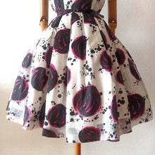 Charger l'image dans la galerie, 1950s 1960s - TREVIRA, Berlin - Stunning Abstract Roses Dress - W27 (68cm)