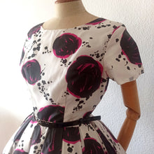Charger l'image dans la galerie, 1950s 1960s - TREVIRA, Berlin - Stunning Abstract Roses Dress - W27 (68cm)
