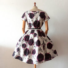 Charger l'image dans la galerie, 1950s 1960s - TREVIRA, Berlin - Stunning Abstract Roses Dress - W27 (68cm)