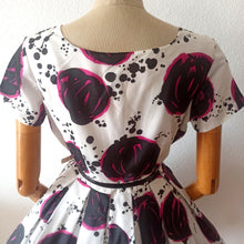 Charger l'image dans la galerie, 1950s 1960s - TREVIRA, Berlin - Stunning Abstract Roses Dress - W27 (68cm)
