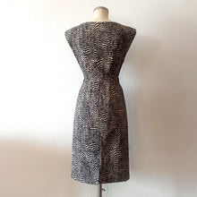 Charger l'image dans la galerie, 1950s - Stunning Zebra Print Wiggle Dress - W25 (64cm)