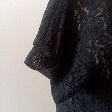 Charger l'image dans la galerie, 1950s - Precious Black Cotton Lace Dress - W28 (72cm)