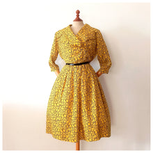 Carica l'immagine nel visualizzatore di Gallery, 1950s - Beautiful Yellow Black Rayon Silk Dress - W30 (76cm)
