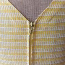 Charger l'image dans la galerie, 1950s - Adorable Yellow White Textured Cotton Dress - W26 (66cm)