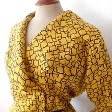 Carica l'immagine nel visualizzatore di Gallery, 1950s - Beautiful Yellow Black Rayon Silk Dress - W30 (76cm)