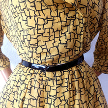 Carica l'immagine nel visualizzatore di Gallery, 1950s - Beautiful Yellow Black Rayon Silk Dress - W30 (76cm)