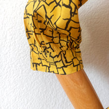 Carica l'immagine nel visualizzatore di Gallery, 1950s - Beautiful Yellow Black Rayon Silk Dress - W30 (76cm)