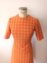 Carica l'immagine nel visualizzatore di Gallery, 1960s - Gorgeous Orange Cotton Wool Dress - W30 (76cm)