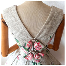 Charger l'image dans la galerie, 1950s - Precious Back Bows Roseprint Dress - W28 (71cm)