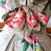 Charger l'image dans la galerie, 1950s - Precious Back Bows Roseprint Dress - W28 (71cm)