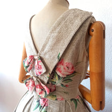 Charger l'image dans la galerie, 1950s - Precious Back Bows Roseprint Dress - W28 (71cm)