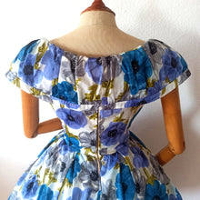 Charger l'image dans la galerie, 1950s - Stunning Ruffled Shawl Collar Floral Dress - W31 (80cm)