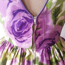 Charger l'image dans la galerie, 1950s - Julie Miller, USA - Spectacular Purple Roseprint Dress - W29 (74cm)