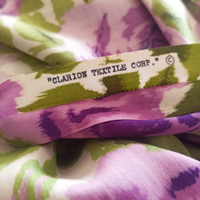 Charger l'image dans la galerie, 1950s - Julie Miller, USA - Spectacular Purple Roseprint Dress - W29 (74cm)