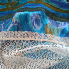 Charger l'image dans la galerie, 1950s - Precious Blue Floral Quality Cotton Dress - W27 (68cm)