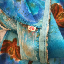 Charger l'image dans la galerie, 1950s - Precious Blue Floral Quality Cotton Dress - W27 (68cm)