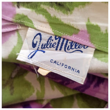 Charger l'image dans la galerie, 1950s - Julie Miller, USA - Spectacular Purple Roseprint Dress - W29 (74cm)