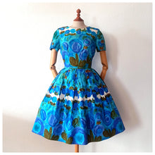 Charger l'image dans la galerie, 1950s - Precious Blue Floral Quality Cotton Dress - W27 (68cm)