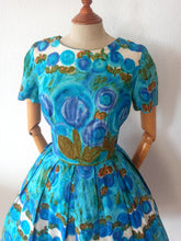 Charger l'image dans la galerie, 1950s - Precious Blue Floral Quality Cotton Dress - W27 (68cm)
