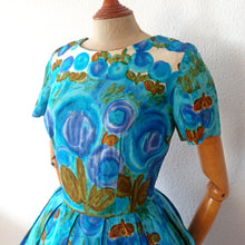 Charger l'image dans la galerie, 1950s - Precious Blue Floral Quality Cotton Dress - W27 (68cm)