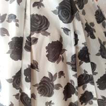 Charger l'image dans la galerie, 1950s - Gorgeous Black Roses Nylon Dress - W27 (68cm)