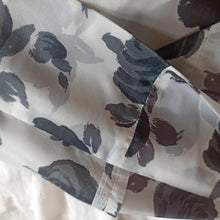 Charger l'image dans la galerie, 1950s - Gorgeous Black Roses Nylon Dress - W27 (68cm)