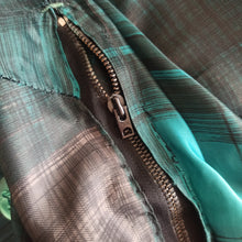 Charger l'image dans la galerie, 1950s - Exquisite French Green Tartan Dress - W32 (82cm)