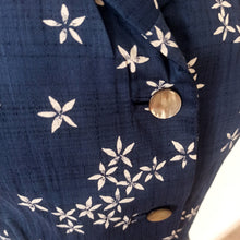 Cargar imagen en el visor de la galería, 1940s - Gorgeous Navy Blue Floral Dress - W39 (100cm)