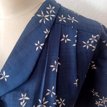 Cargar imagen en el visor de la galería, 1940s - Gorgeous Navy Blue Floral Dress - W39 (100cm)