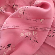 Cargar imagen en el visor de la galería, 1940s - Impressions de Lyon, France - Beautiful Pink Rayon Dress - W30 (76cm)