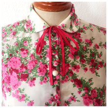 Charger l'image dans la galerie, 1950s - Stunning French Couture Floral Dress - W27 (68cm)