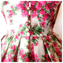 Charger l'image dans la galerie, 1950s - Stunning French Couture Floral Dress - W27 (68cm)