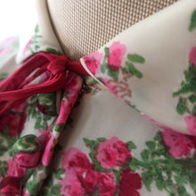 Charger l'image dans la galerie, 1950s - Stunning French Couture Floral Dress - W27 (68cm)