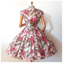 Charger l'image dans la galerie, 1950s - Stunning French Couture Floral Dress - W27 (68cm)
