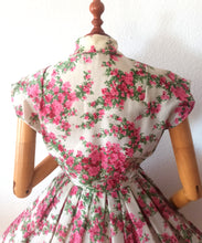 Charger l'image dans la galerie, 1950s - Stunning French Couture Floral Dress - W27 (68cm)