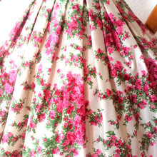 Charger l'image dans la galerie, 1950s - Stunning French Couture Floral Dress - W27 (68cm)