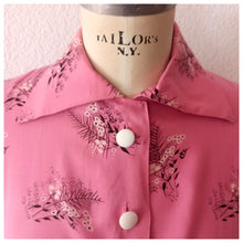 Cargar imagen en el visor de la galería, 1940s - Impressions de Lyon, France - Beautiful Pink Rayon Dress - W30 (76cm)