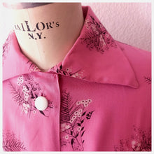 Cargar imagen en el visor de la galería, 1940s - Impressions de Lyon, France - Beautiful Pink Rayon Dress - W30 (76cm)