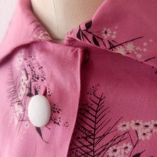 Cargar imagen en el visor de la galería, 1940s - Impressions de Lyon, France - Beautiful Pink Rayon Dress - W30 (76cm)