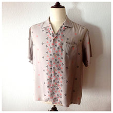 Charger l'image dans la galerie, 1950s - Glentop, USA - R&R Diamonds Rayon Shirt - Sz. Large